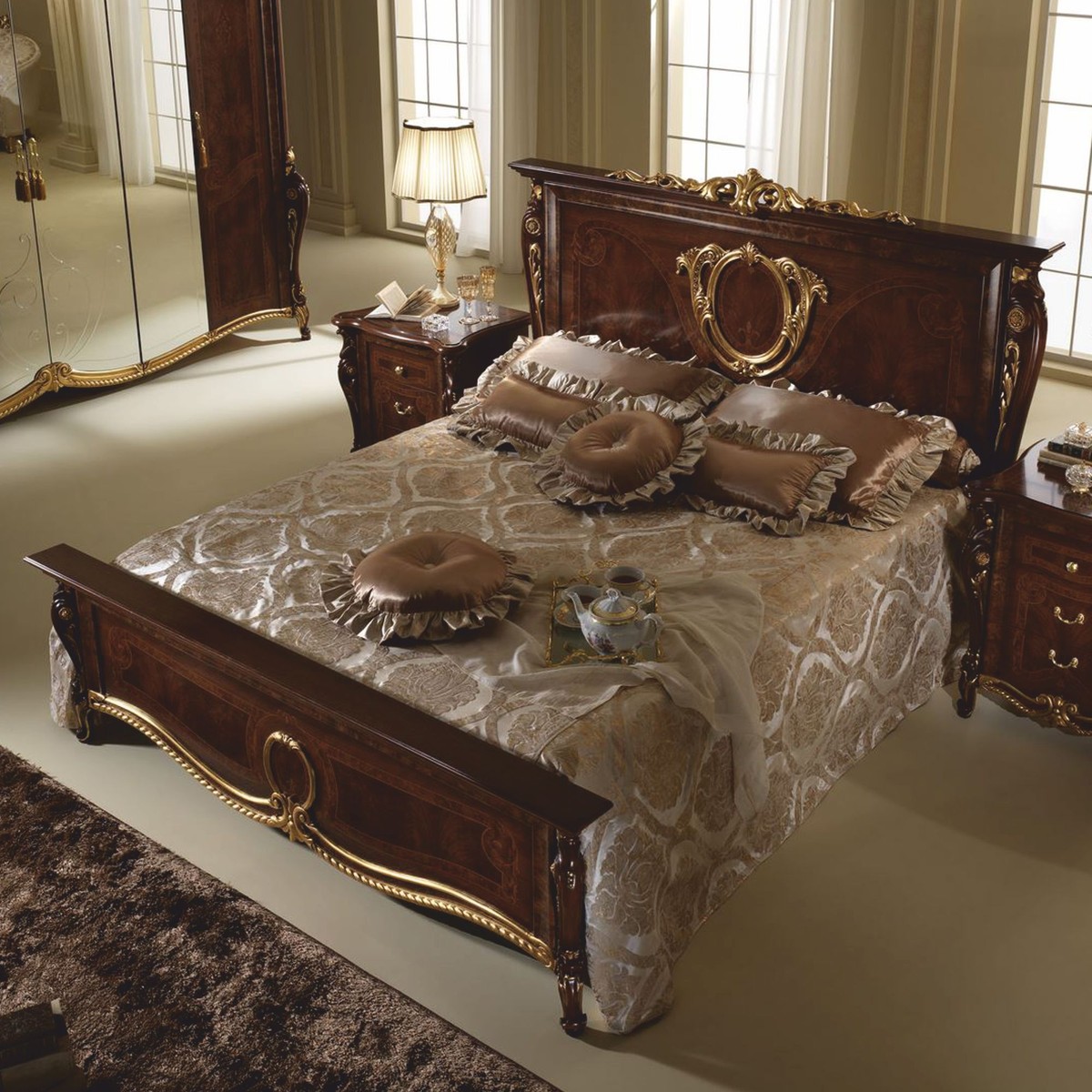 Trade Fair City Düsseldorf: How Hotels Delight International Guests with Baroque Furniture by Casa Padrino